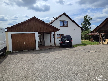 Auenansicht mit Garage