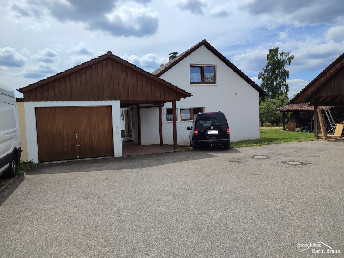 Auenansicht mit Garage